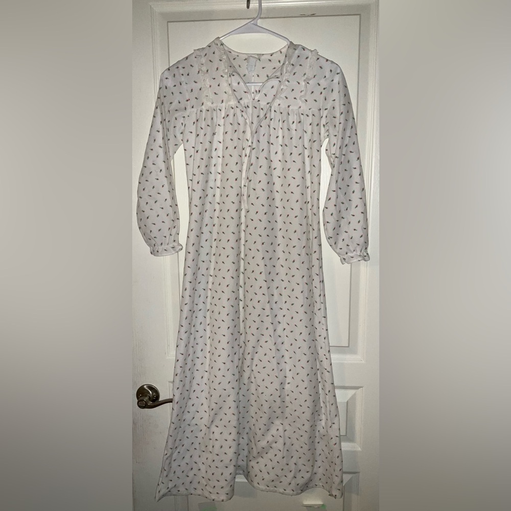 Her Majesty Vintage light weight flannel night gown